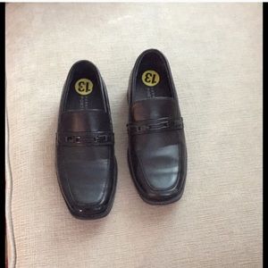 of Perry Ellis shoes size 13